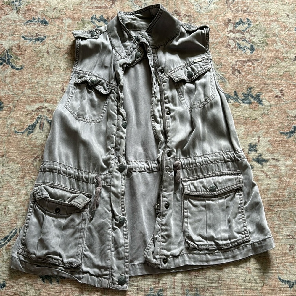 Max Jeans Women’s lightweight grey vest